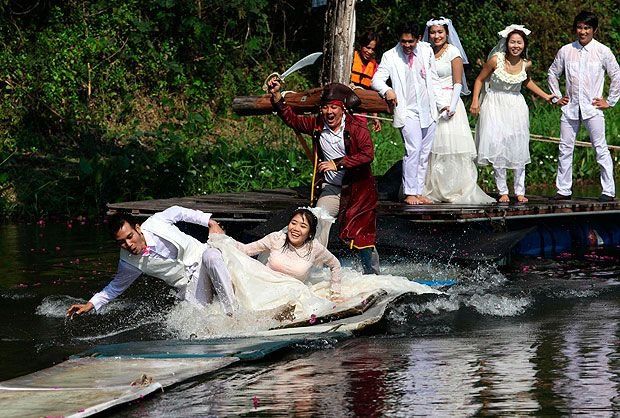 Очень необычные свадьбы в Тайланде (4 фото)