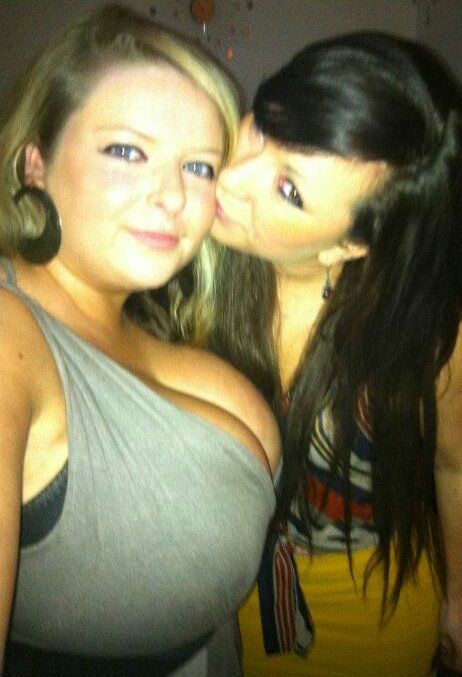 Школьница с очень большой грудью (14 фото)