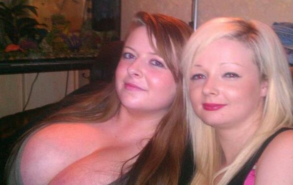 Школьница с очень большой грудью (14 фото)