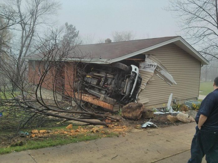 Разрушил дом