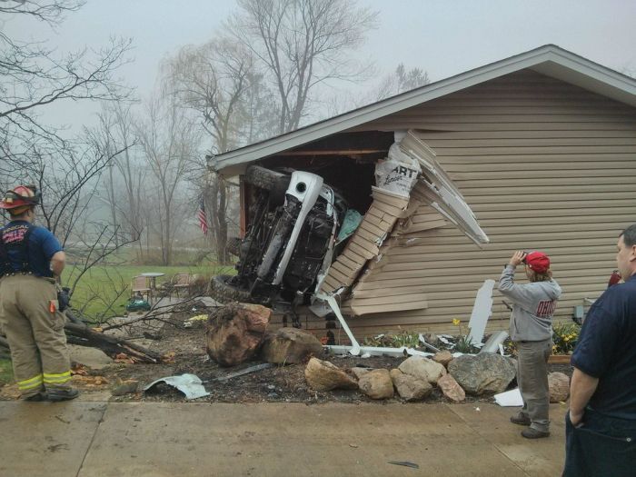 Разрушил дом