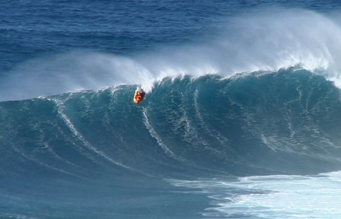 5 самых известных серф-спотов, куда приходят легендарные гигантские волны