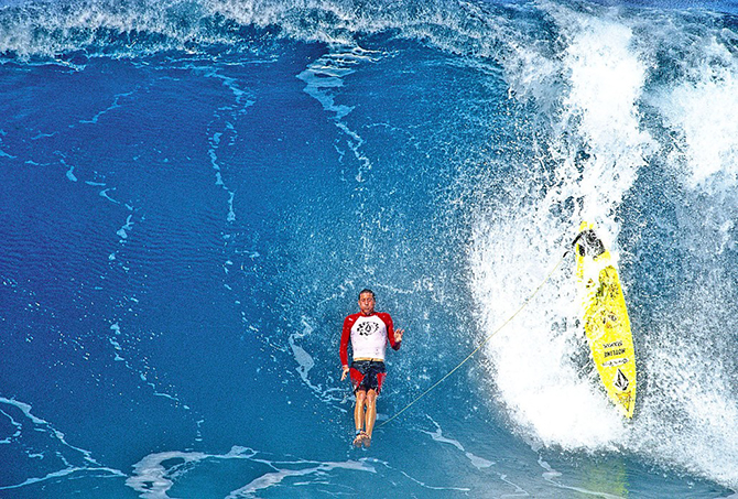 5 самых известных серф-спотов, куда приходят легендарные гигантские волны