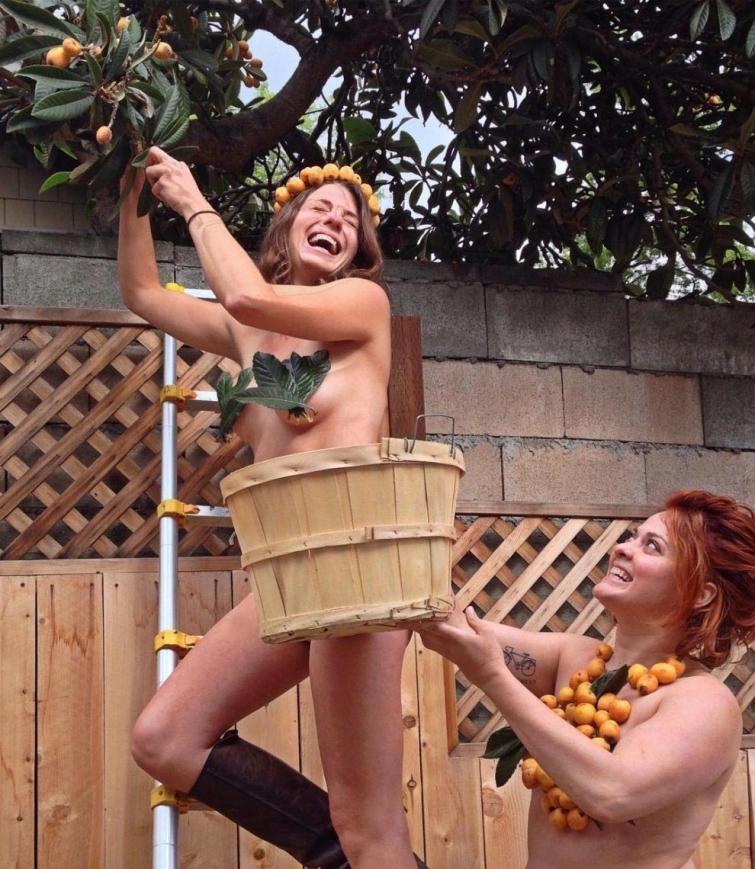 Всемирный день голого садовода — праздник голых дачников, о котором мы не просили