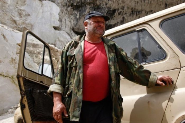 Мужчина построил ГЭС своими руками и бесплатно раздает ее энергию односельчанам Мужчина построил ГЭС своими руками и бесплатно раздает ее энергию односельчанам