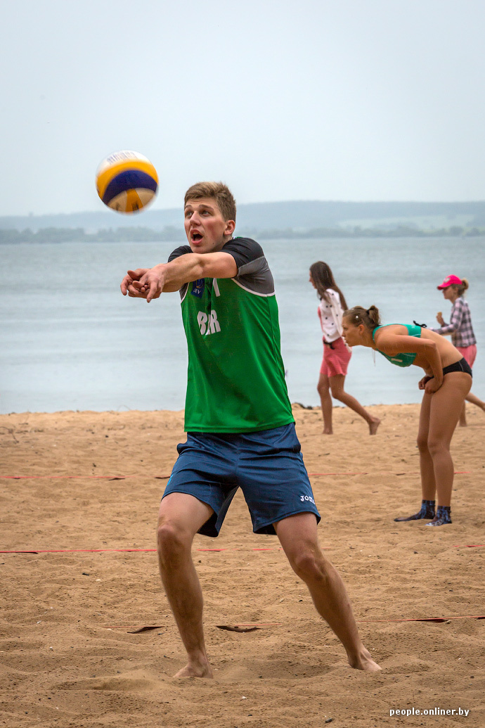 Турнир по пляжному волейболу на Минском море