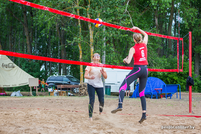 Турнир по пляжному волейболу на Минском море