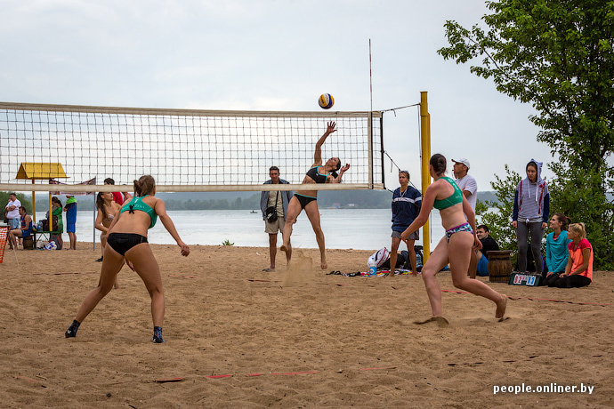 Турнир по пляжному волейболу на Минском море