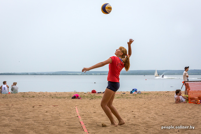 Турнир по пляжному волейболу на Минском море