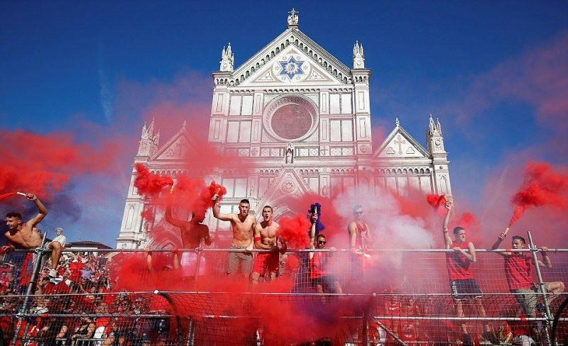 Во флорентийский футбол играют лишь самые безбашенные