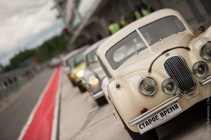 Впервые в России: соревнования на скорость среди ретро-автомобилей