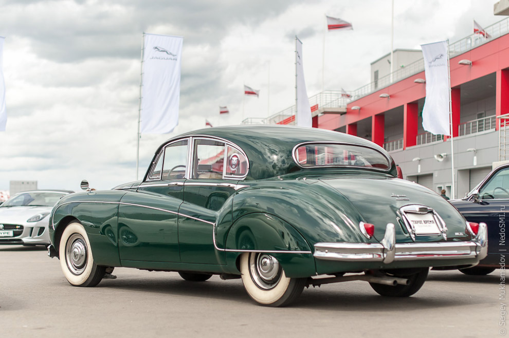 Впервые в России: соревнования на скорость среди ретро-автомобилей