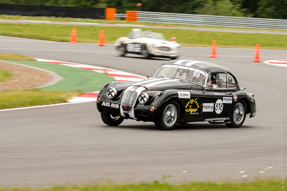 Впервые в России: соревнования на скорость среди ретро-автомобилей