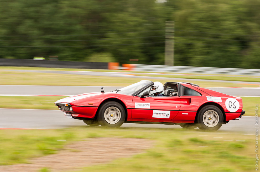 Впервые в России: соревнования на скорость среди ретро-автомобилей