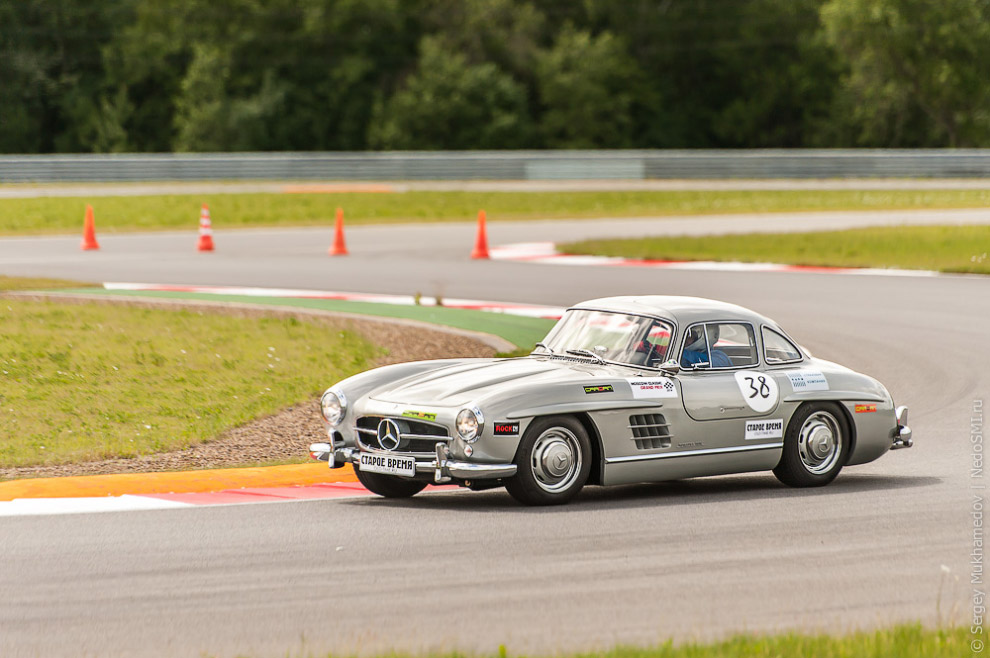 Впервые в России: соревнования на скорость среди ретро-автомобилей