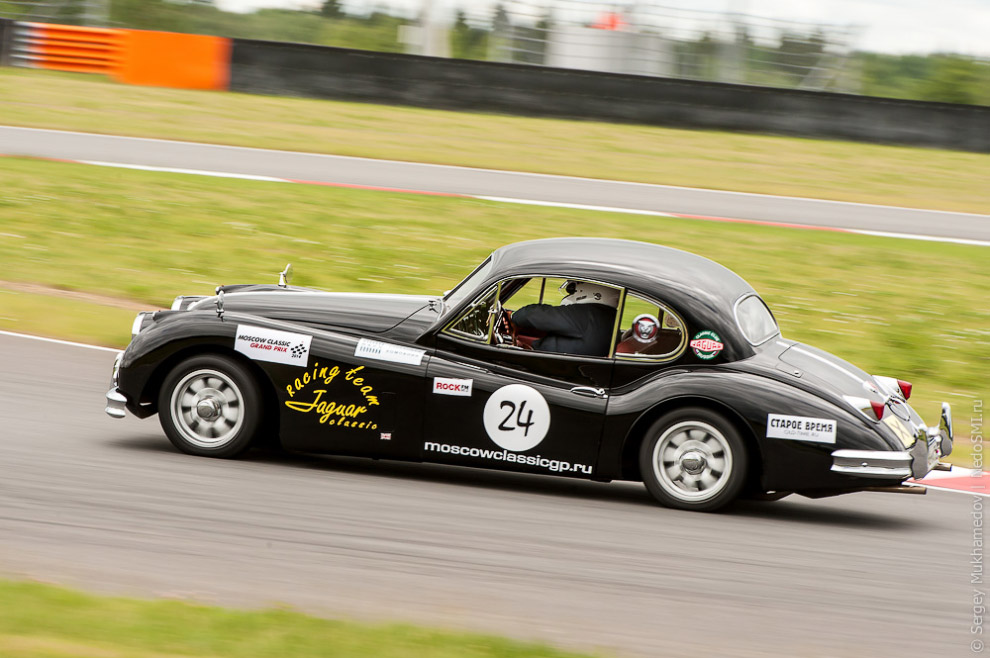 Впервые в России: соревнования на скорость среди ретро-автомобилей