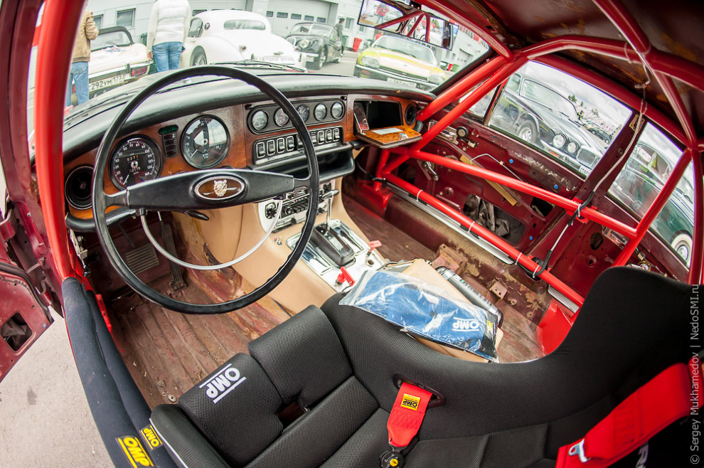 Впервые в России: соревнования на скорость среди ретро-автомобилей