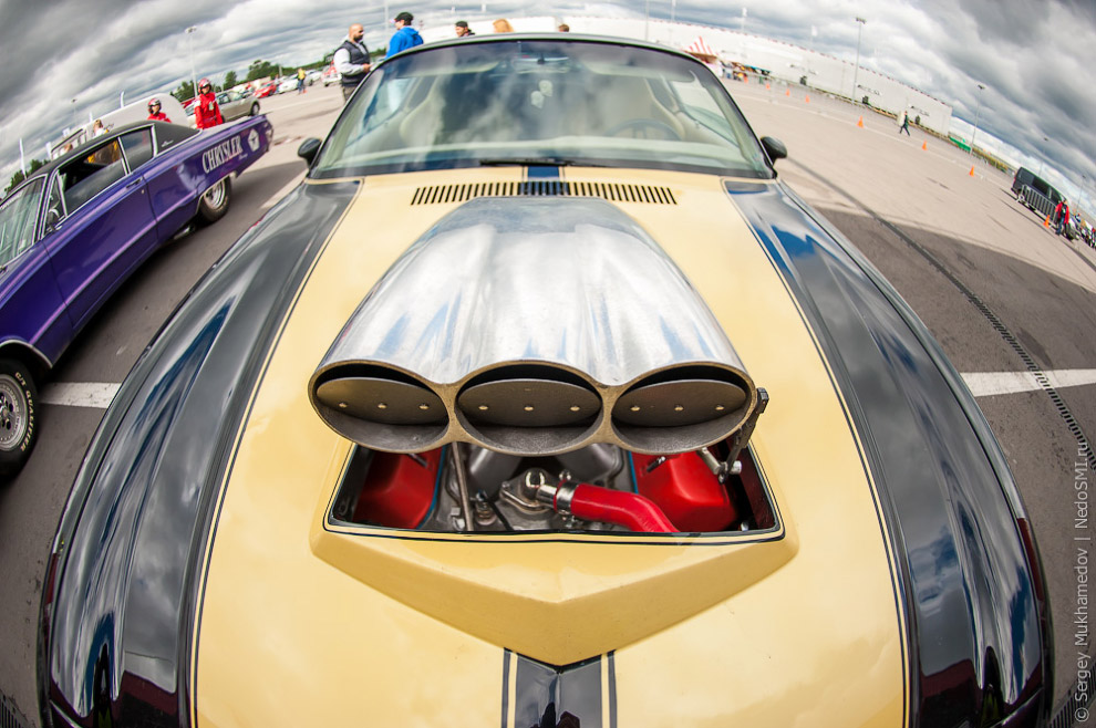 Впервые в России: соревнования на скорость среди ретро-автомобилей