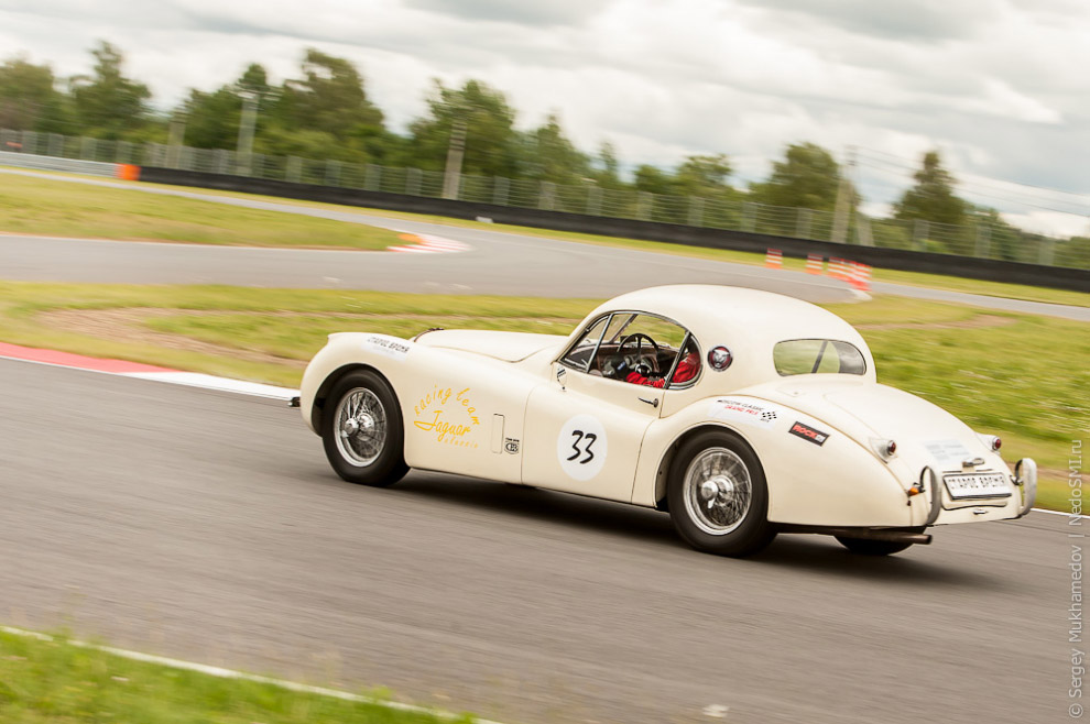 Впервые в России: соревнования на скорость среди ретро-автомобилей