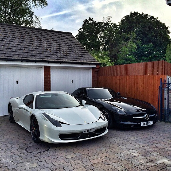 Автопарк суперкаров 19-летнего подростка