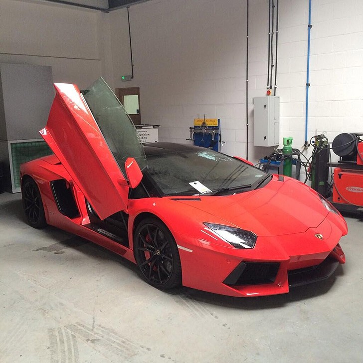 Автопарк суперкаров 19-летнего подростка