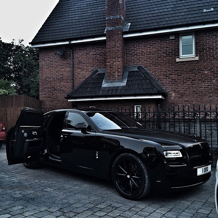 Автопарк суперкаров 19-летнего подростка