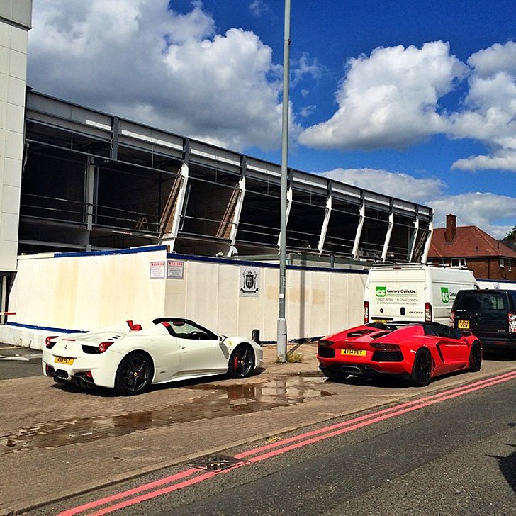 Автопарк суперкаров 19-летнего подростка