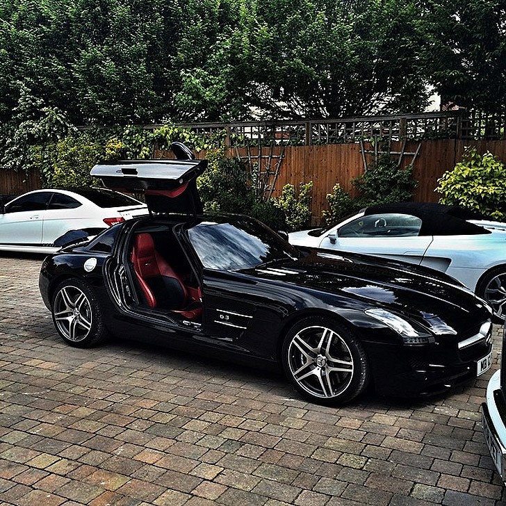 Автопарк суперкаров 19-летнего подростка