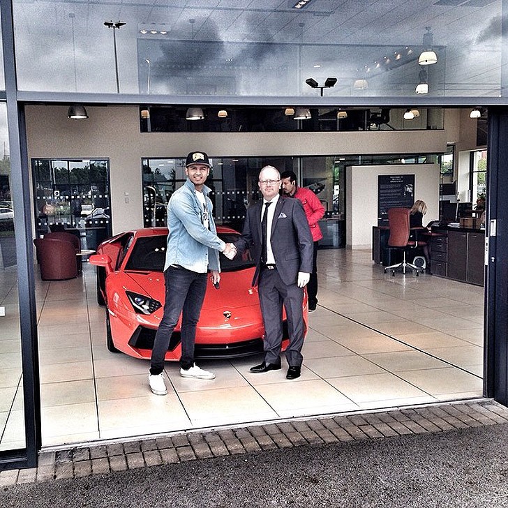 Автопарк суперкаров 19-летнего подростка