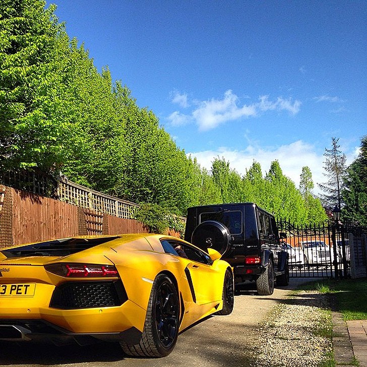 Автопарк суперкаров 19-летнего подростка