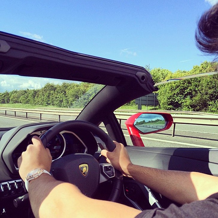 Автопарк суперкаров 19-летнего подростка