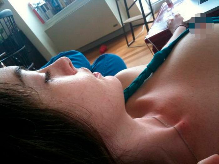 Хакеры опубликовали украденные фото голой Энн Хэтэуэй