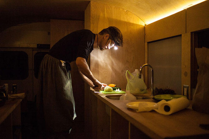 Дом на колесах из школьного автобуса