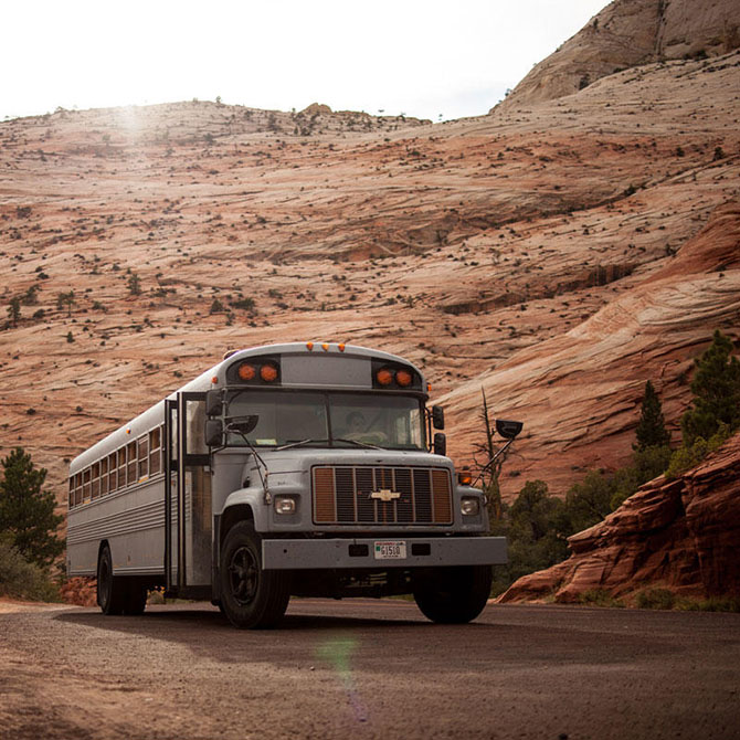 Дом на колесах из школьного автобуса