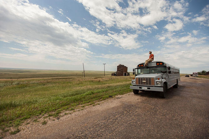 Дом на колесах из школьного автобуса