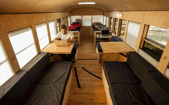 Дом на колесах из школьного автобуса