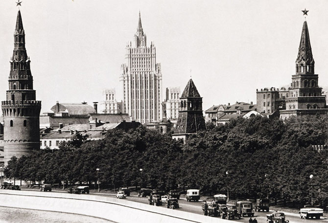 Как появились 10-полосные магистрали в центре Москвы Как появились 10-полосные магистрали в центре Москвы