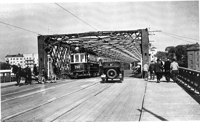 Как появились 10-полосные магистрали в центре Москвы Как появились 10-полосные магистрали в центре Москвы