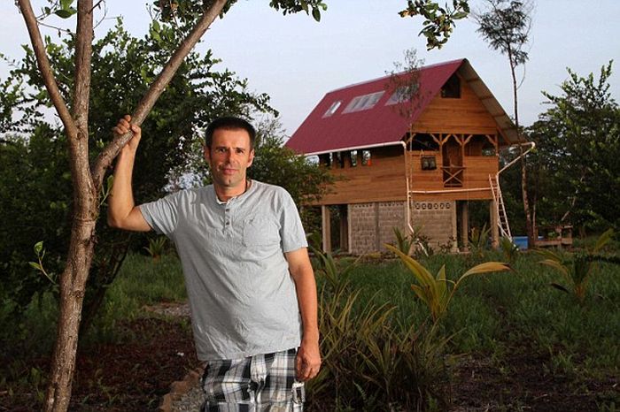 Мужчина продал свою старую жизнь, чтобы начать новую