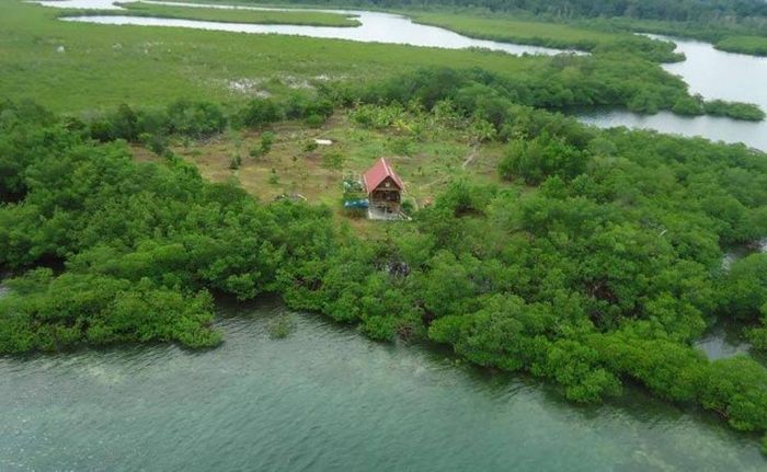 Мужчина продал свою старую жизнь, чтобы начать новую