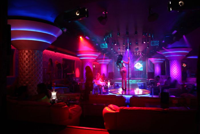 Секреты из жизни стриптиз-клуба