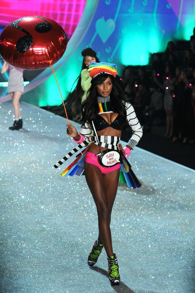 2013 Victorias Secret Fashion Show