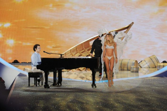 2013 Victorias Secret Fashion Show