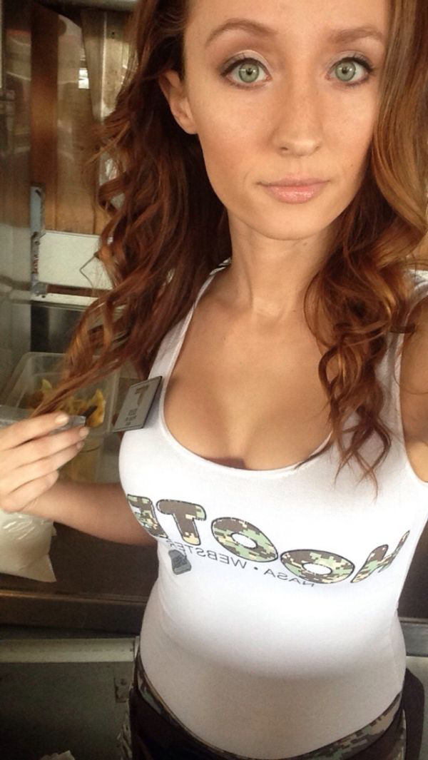 Девушки, которым скучно на работе