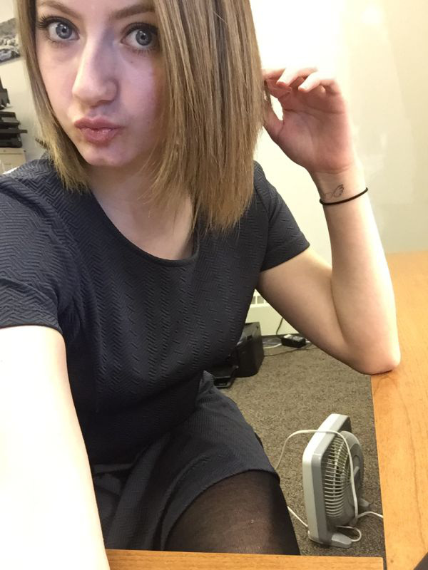 Девушки, которым скучно на работе