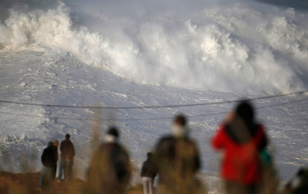На гребне волны: серфинг в Португалии