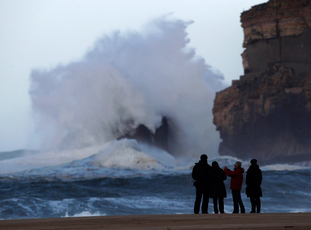 На гребне волны: серфинг в Португалии