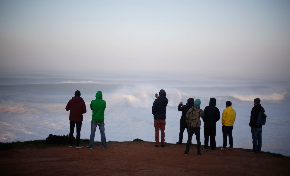 На гребне волны: серфинг в Португалии