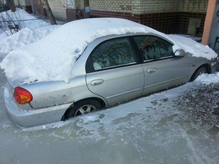 Автомобили, скованные льдом