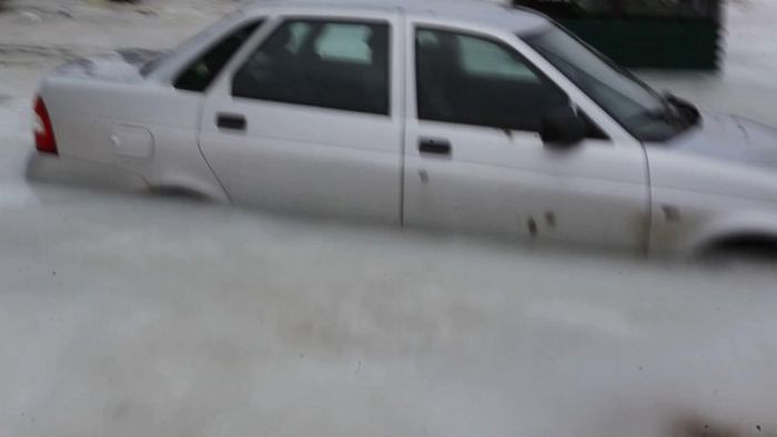 Автомобили, скованные льдом